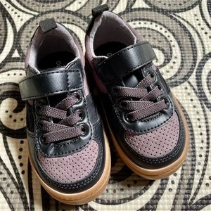 Old Navy Velcro Sneakers